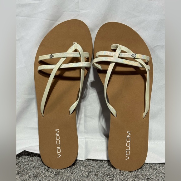 Volcom Cream and Brown Sandals with Crisscross Straps Size 10 - new without box - Picture 6 of 6